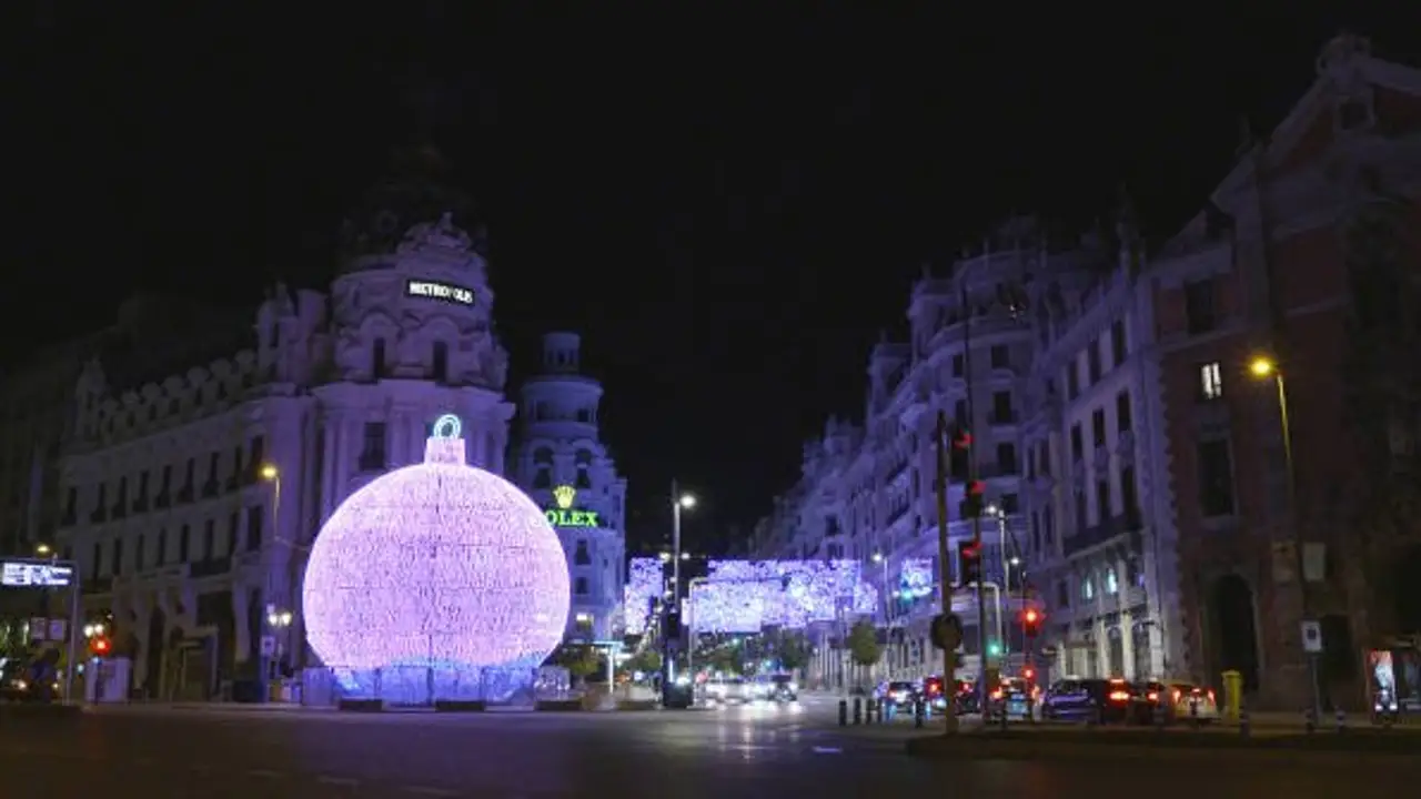 Gran bola de Navidad en Madrid Gran bola de Navidad en Madrid