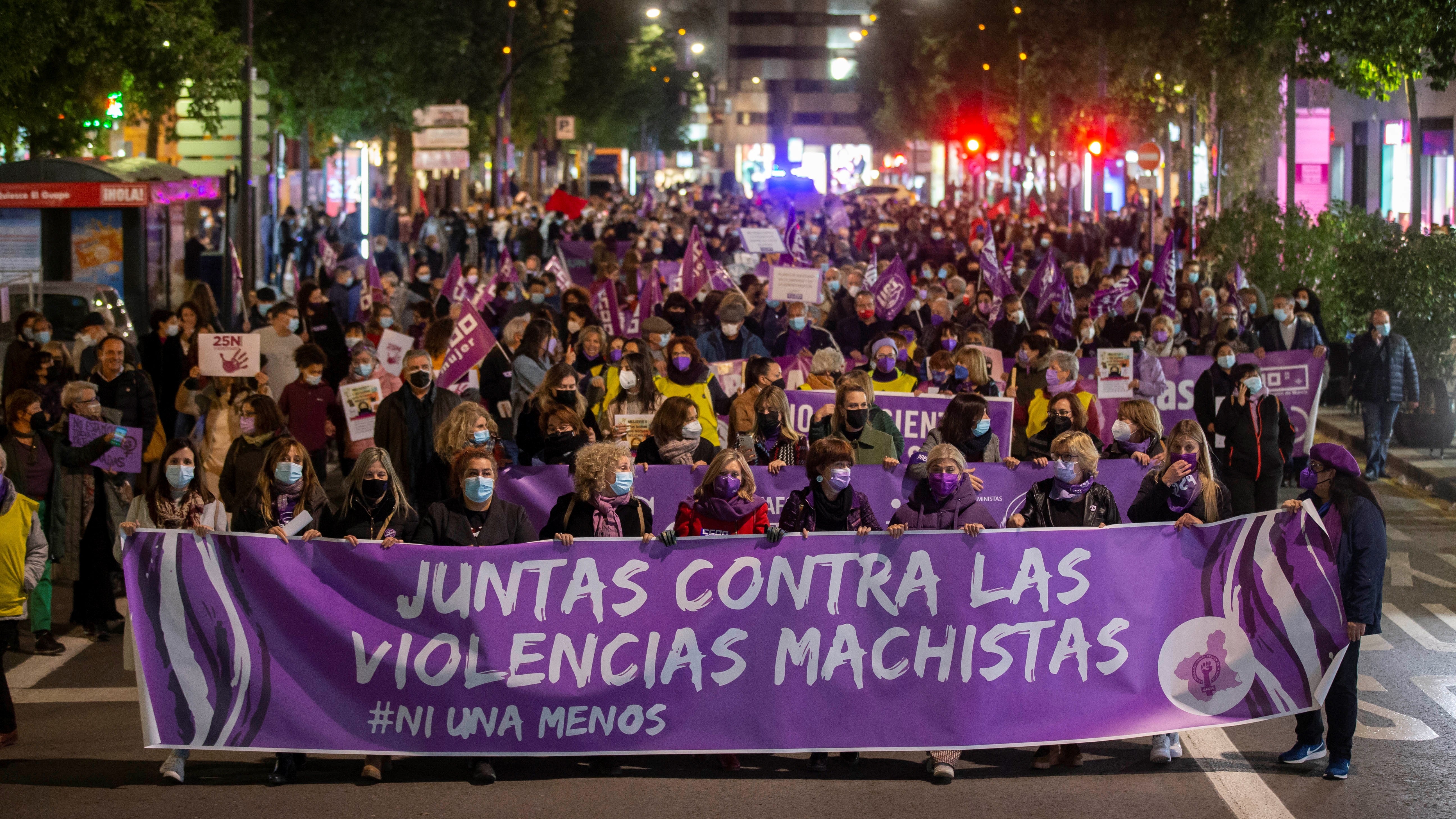 El feminismo sale a las calles para revindicar el 25N: "Estamos hartas de ser las víctimas" El feminismo sale a las calles para revindicar el 25N: "Estamos hartas de ser las víctimas"