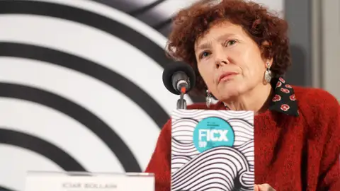 La directora Icíar Bollain, durante una rueda de prensa en el Festival Internacional de Cine de Gijón La directora Icíar Bollain, durante una rueda de prensa en el Festival Internacional de Cine de Gijón