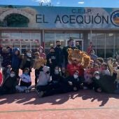 Los colegios Virgen del Carmen, La Purísima y Acequión han sido los primeros centros a los que ha acudido Lola 