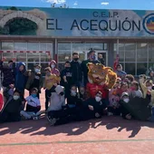 Los colegios Virgen del Carmen, La Purísima y Acequión han sido los primeros centros a los que ha acudido Lola Los colegios Virgen del Carmen, La Purísima y Acequión han sido los primeros centros a los que ha acudido Lola