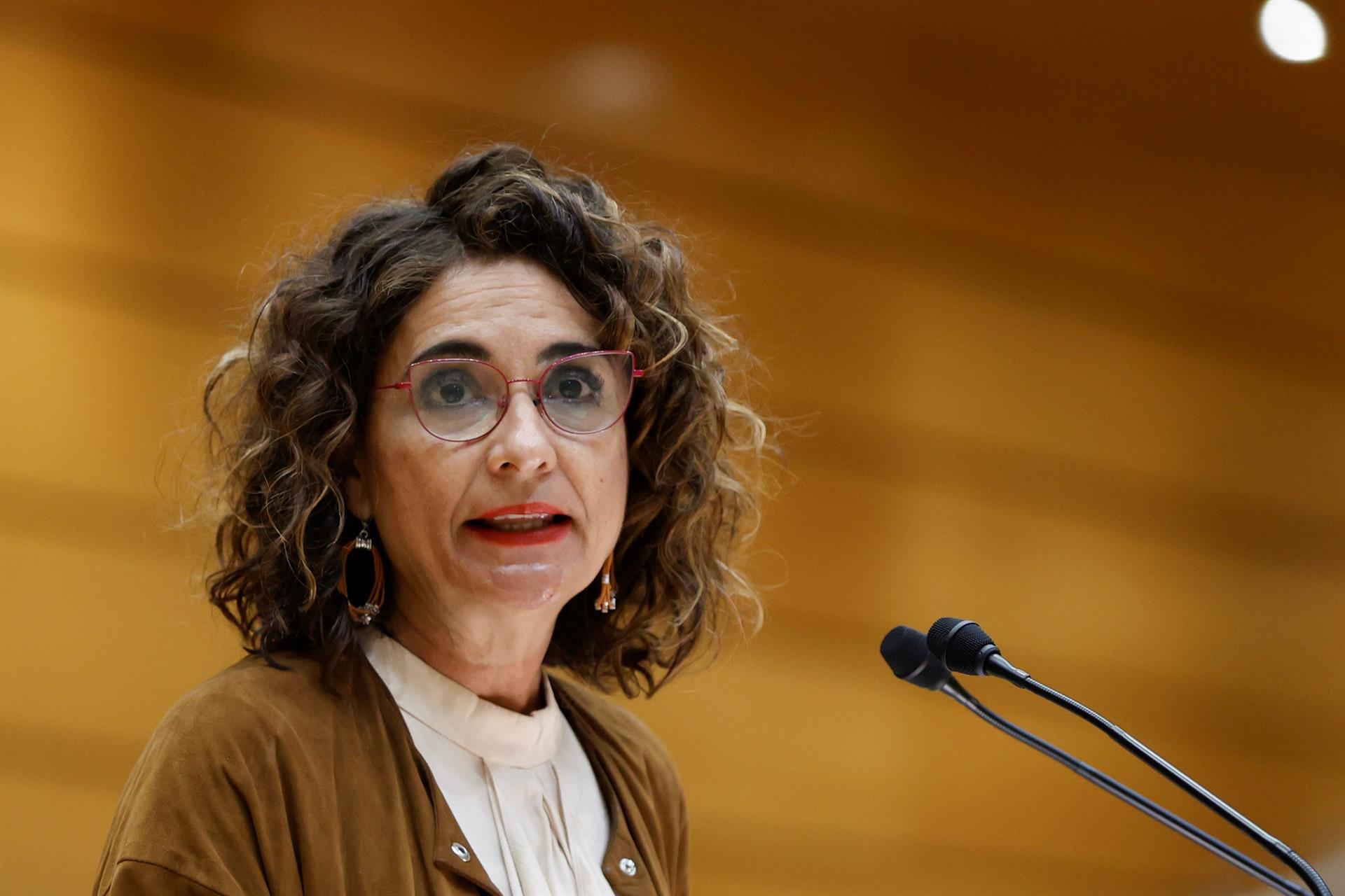 Juan Ramón Lucas entrevista este jueves a María Jesús Montero en 'La brújula' Juan Ramón Lucas entrevista este jueves a María Jesús Montero en 'La brújula'