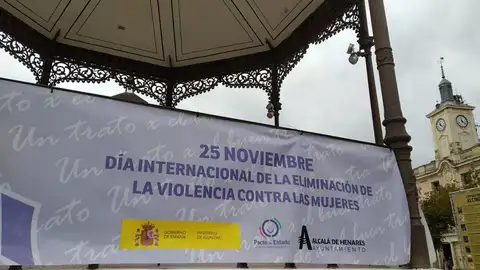 Alcalá de Henares recuerda a las víctimas de violencia de género Alcalá de Henares recuerda a las víctimas de violencia de género
