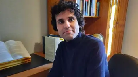 Alvaro Giménez, de Auralaria, es una de las citas con la poesía más importantes libro