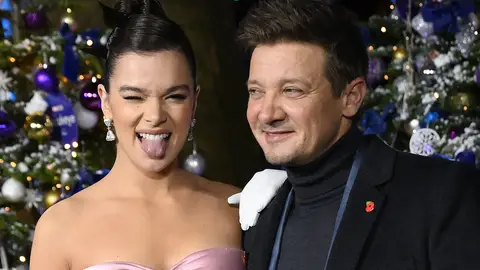 Los actores Hailee Steinfeld y Jeremy Renner, durante la premiere de 'Ojo de halcón' Los actores Hailee Steinfeld y Jeremy Renner, durante la premiere de 'Ojo de halcón'