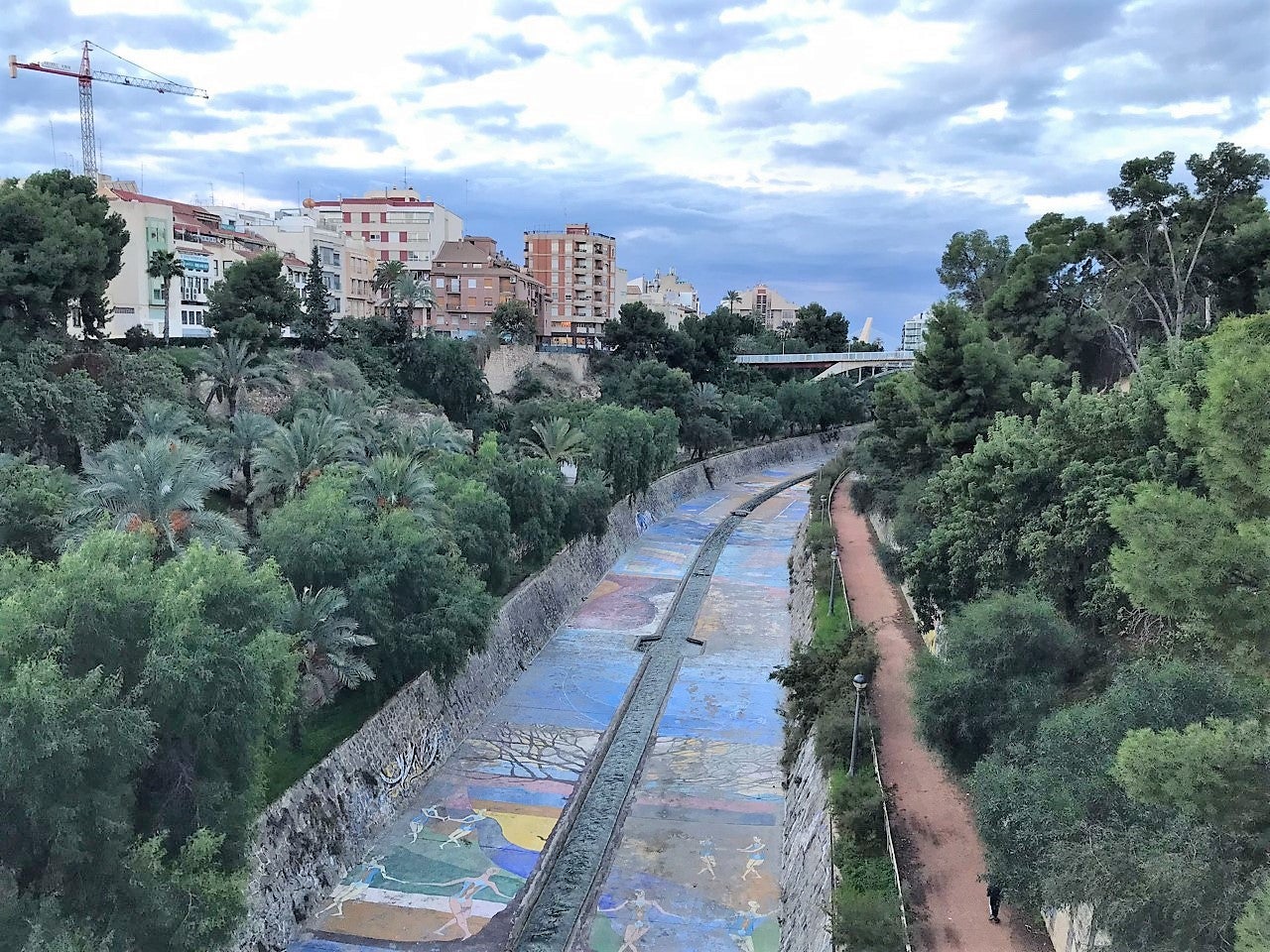 El alcalde de Elche defiende que eliminar el hormigón de la ladera del Vinalopó arroja “dudas razonables sobre la repercusión" en "aspectos cruciales” El alcalde de Elche defiende que eliminar el hormigón de la ladera del Vinalopó arroja “dudas razonables sobre la repercusión" en "aspectos cruciales”