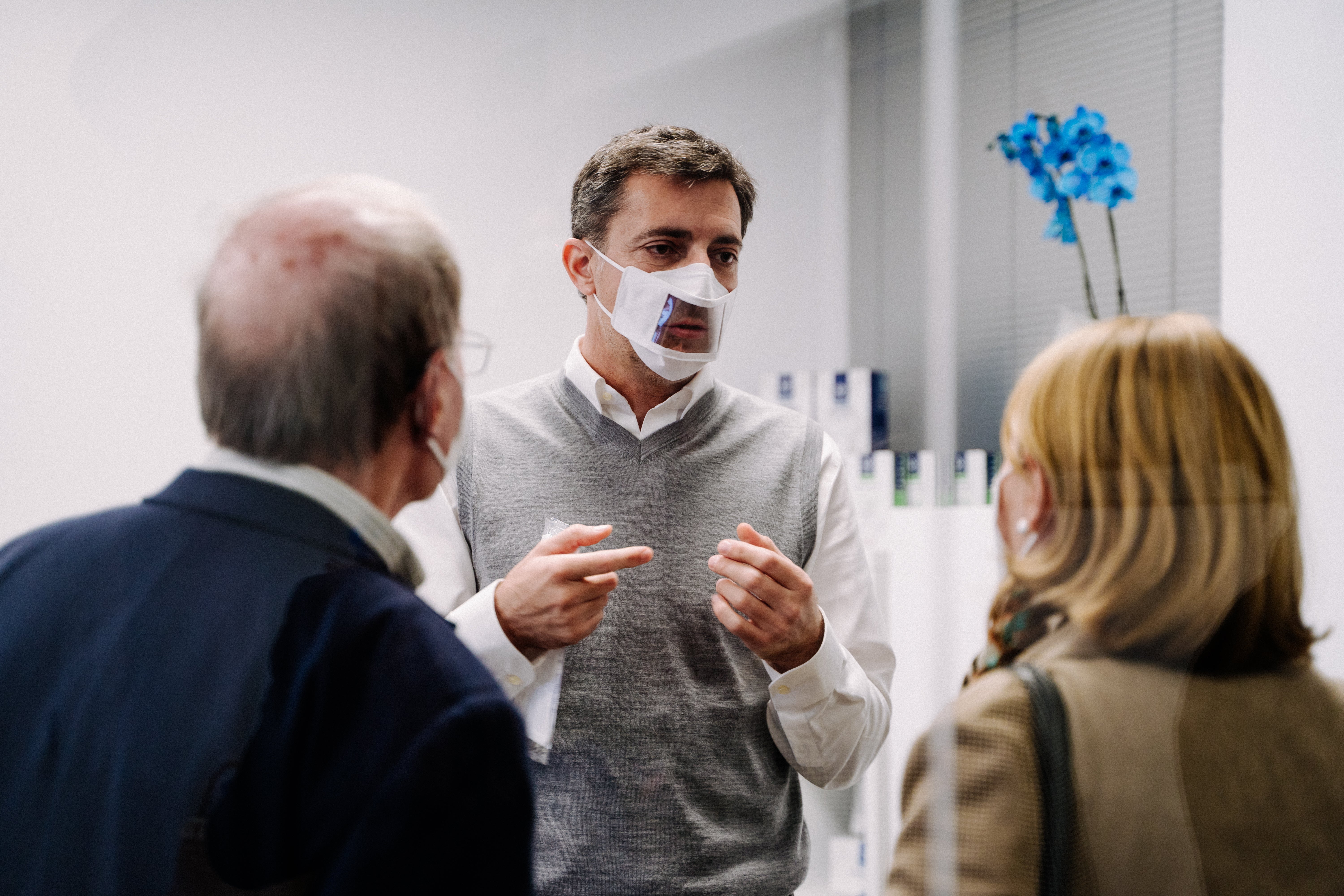 Así es la primera mascarilla higiénica transparente para facilitar la comunicación con las personas sordas creada por el CSIC Así es la primera mascarilla higiénica transparente para facilitar la comunicación con las personas sordas creada por el CSIC