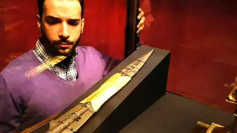 Luis Tobajas junto a la Lanza del Destino Luis Tobajas junto a la Lanza del Destino