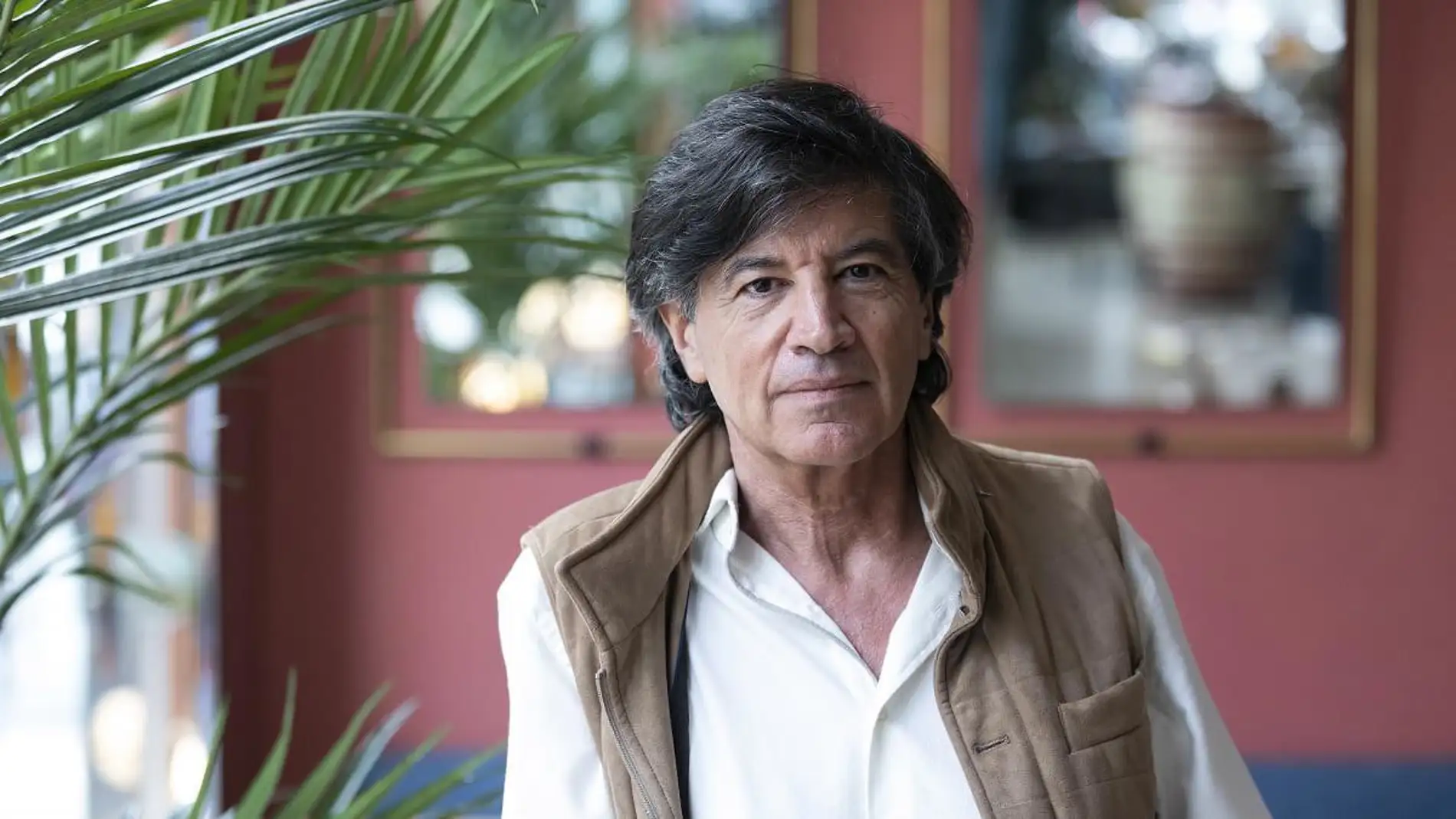 Carlos López Otín presenta su último libro en Sabiñánigo