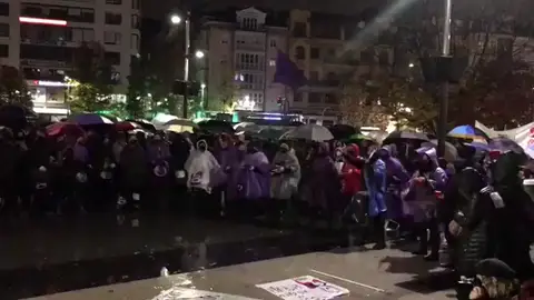 La manifestación, convocada por la Comisión 8 de Marzo, terminó en la plaza del Ayuntamiento de Santander La manifestación, convocada por la Comisión 8 de Marzo, terminó en la plaza del Ayuntamiento de Santander
