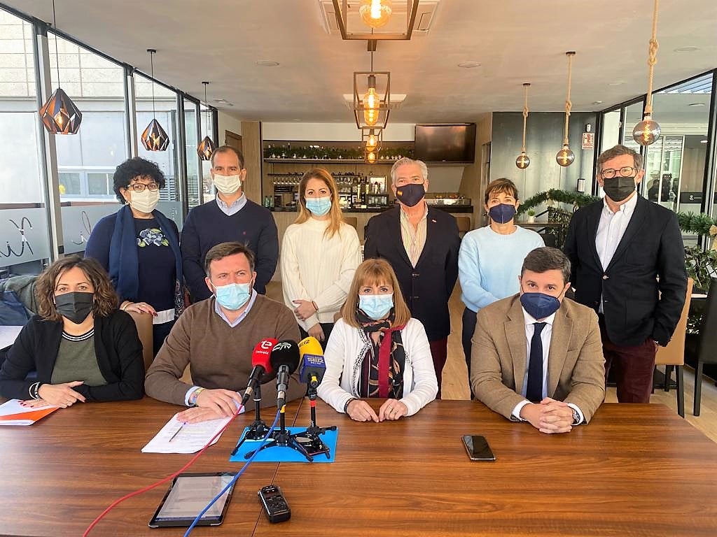 La oposición municipal de Elche acusa a la concejala de Cultura de “mentir” en la polémica de las exhumaciones y exige su dimisión La oposición municipal de Elche acusa a la concejala de Cultura de “mentir” en la polémica de las exhumaciones y exige su dimisión