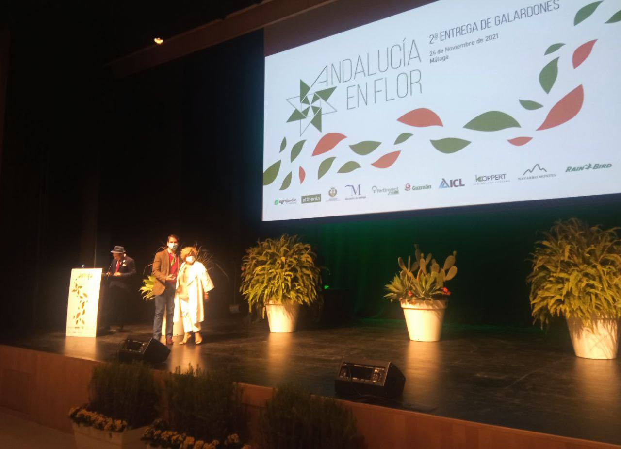 El Ayuntamiento de Cabra recoge un año más el Premio “ANDALUCÍA EN FLOR” El Ayuntamiento de Cabra recoge un año más el Premio “ANDALUCÍA EN FLOR”