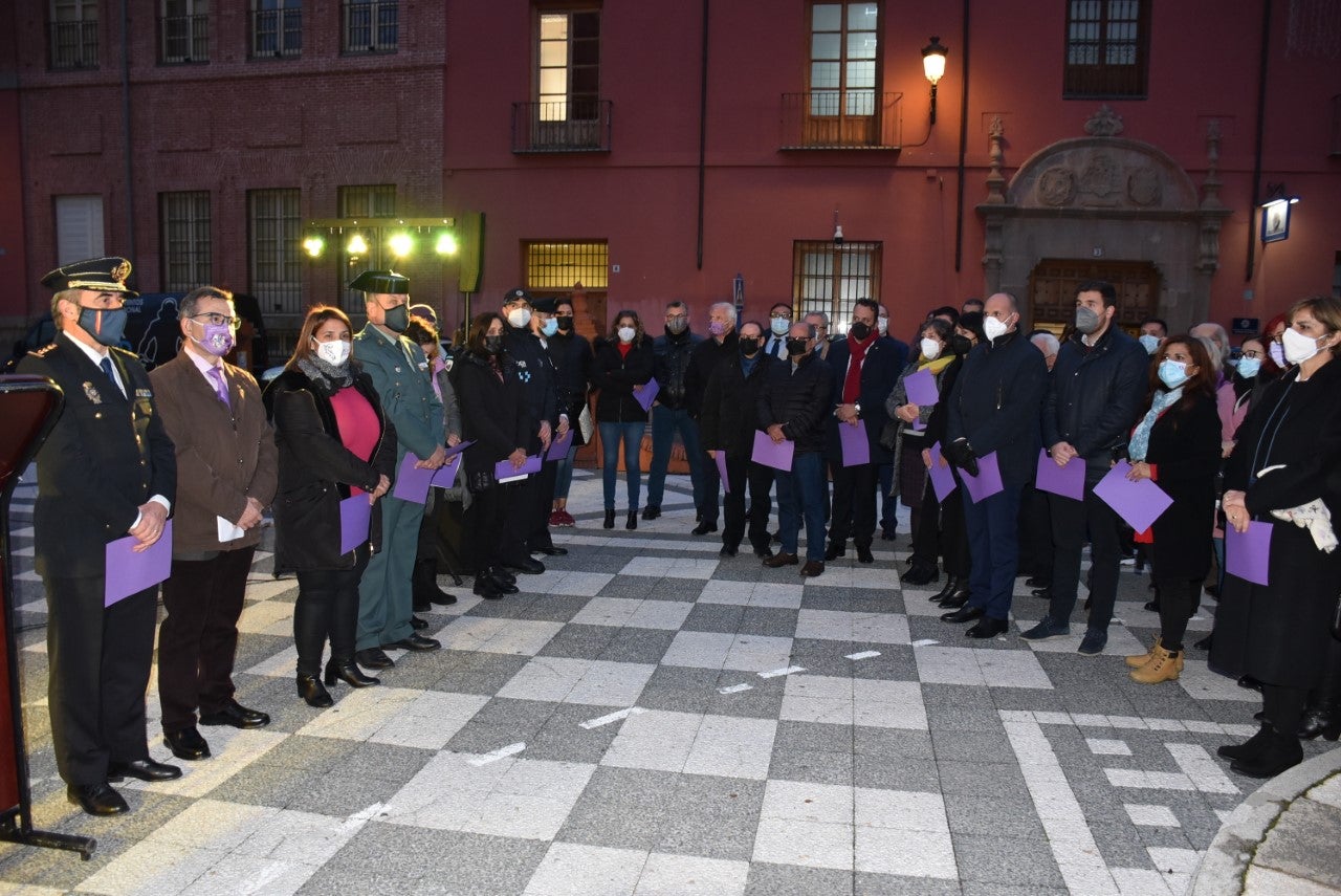 Talavera recuerda a las victimas de la violencia machista Talavera recuerda a las victimas de la violencia machista