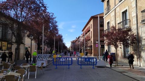 Ya se est&aacute; instalando el gran t&uacute;nel de luz que ofrecer&aacute; 3 espect&aacute;culos diarios durante estas navidades en Alcal&aacute; de Henares