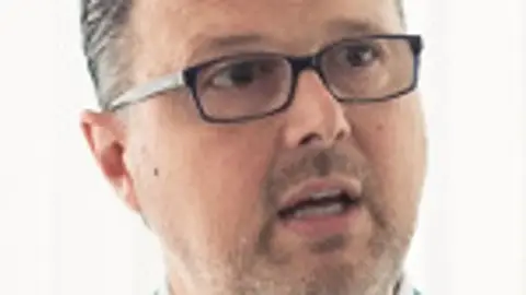 Doctor Martinón-Torres Pediatra y experto en vacunas