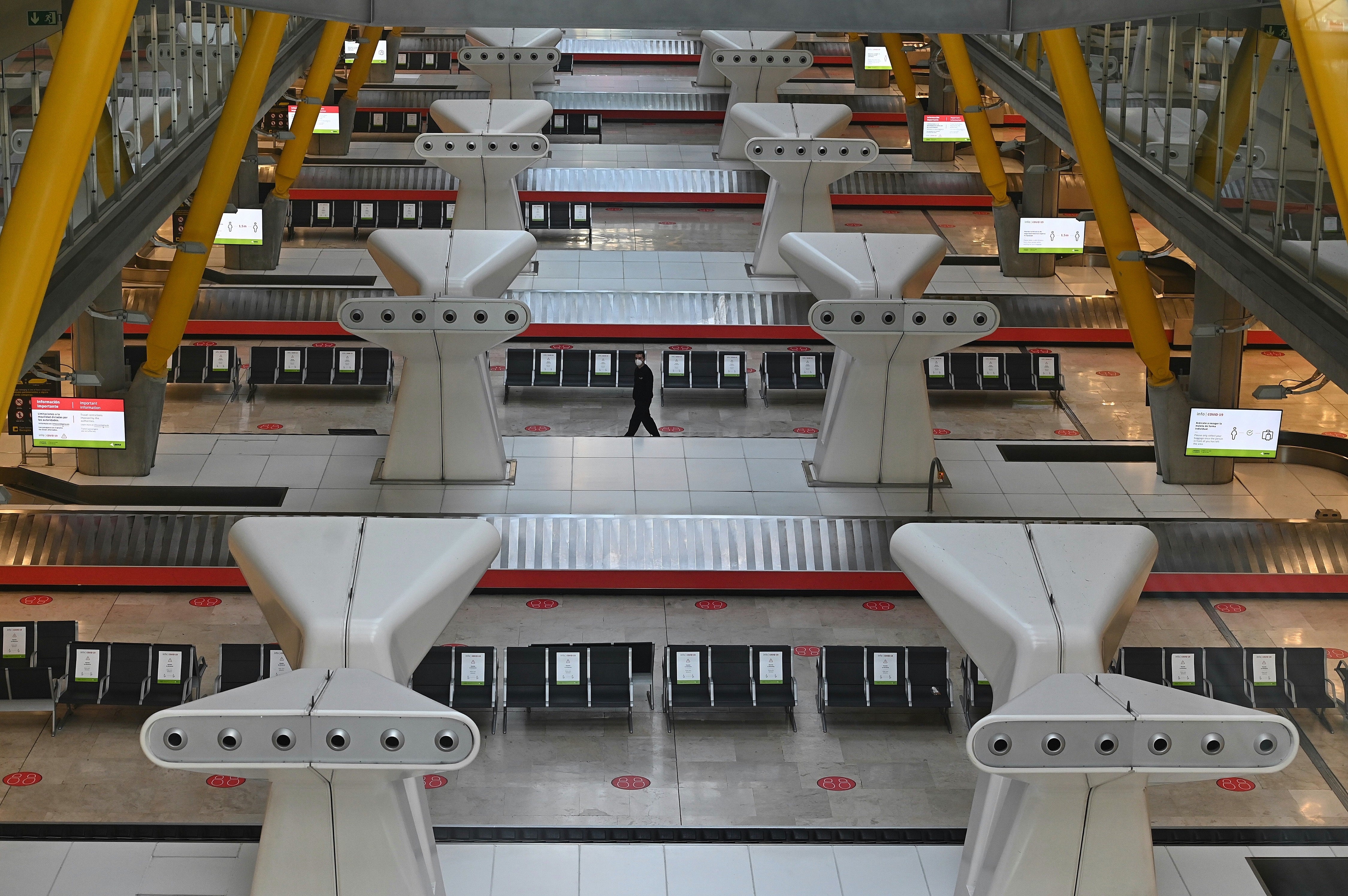 España suspenderá los vuelos de Sudáfrica y Botsuana por la nueva variante Covid España suspenderá los vuelos de Sudáfrica y Botsuana por la nueva variante Covid