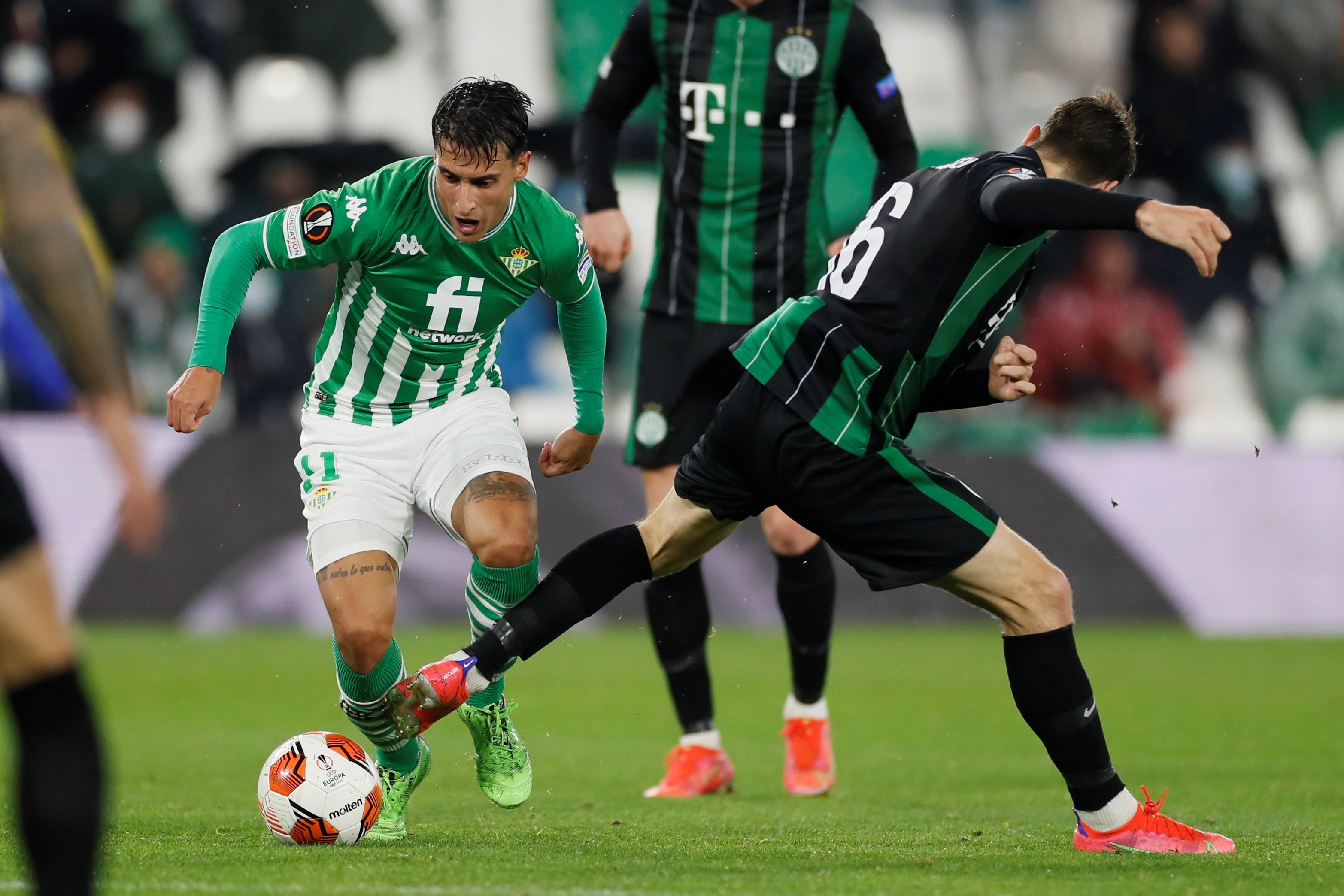 Cristian Tello confirma que acabará la temporada en el Betis: "Es mi último año y estoy centrado en el equipo" Cristian Tello confirma que acabará la temporada en el Betis: "Es mi último año y estoy centrado en el equipo"