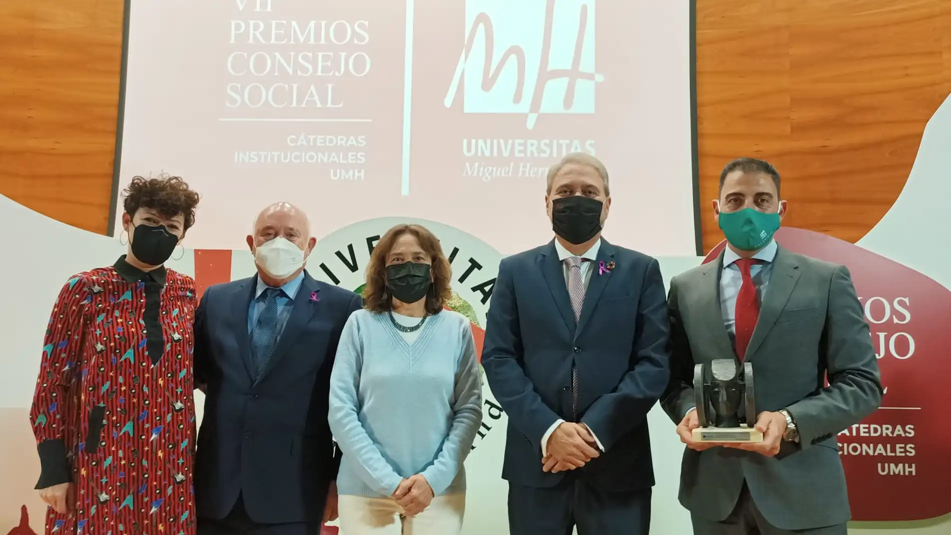 La UMH premia al Ayuntamiento de Orihuela por la recuperación del Palmeral 