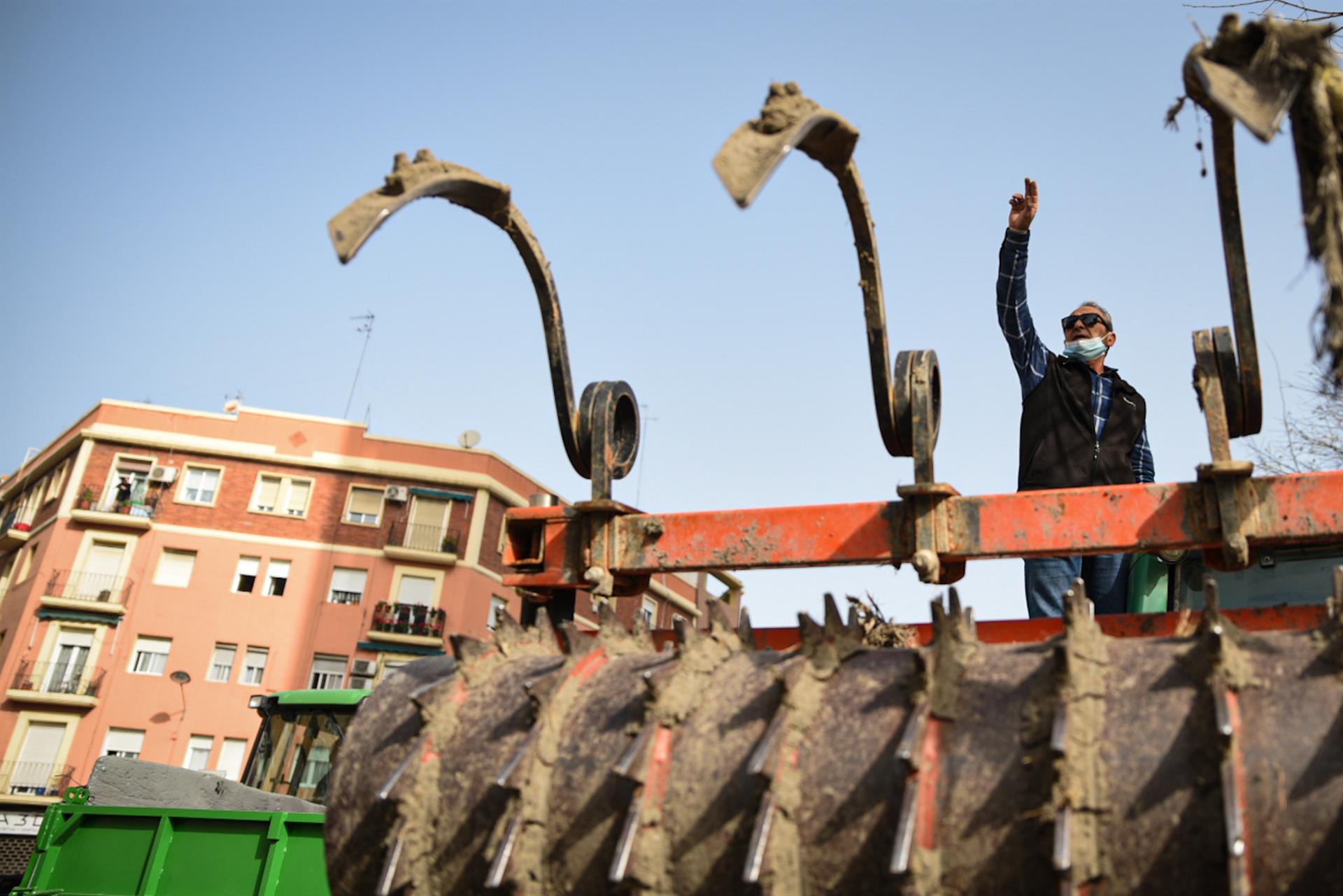 Los agricultores valencianos saldrán a la carretera ante la "escalada histórica" de costes Los agricultores valencianos saldrán a la carretera ante la "escalada histórica" de costes