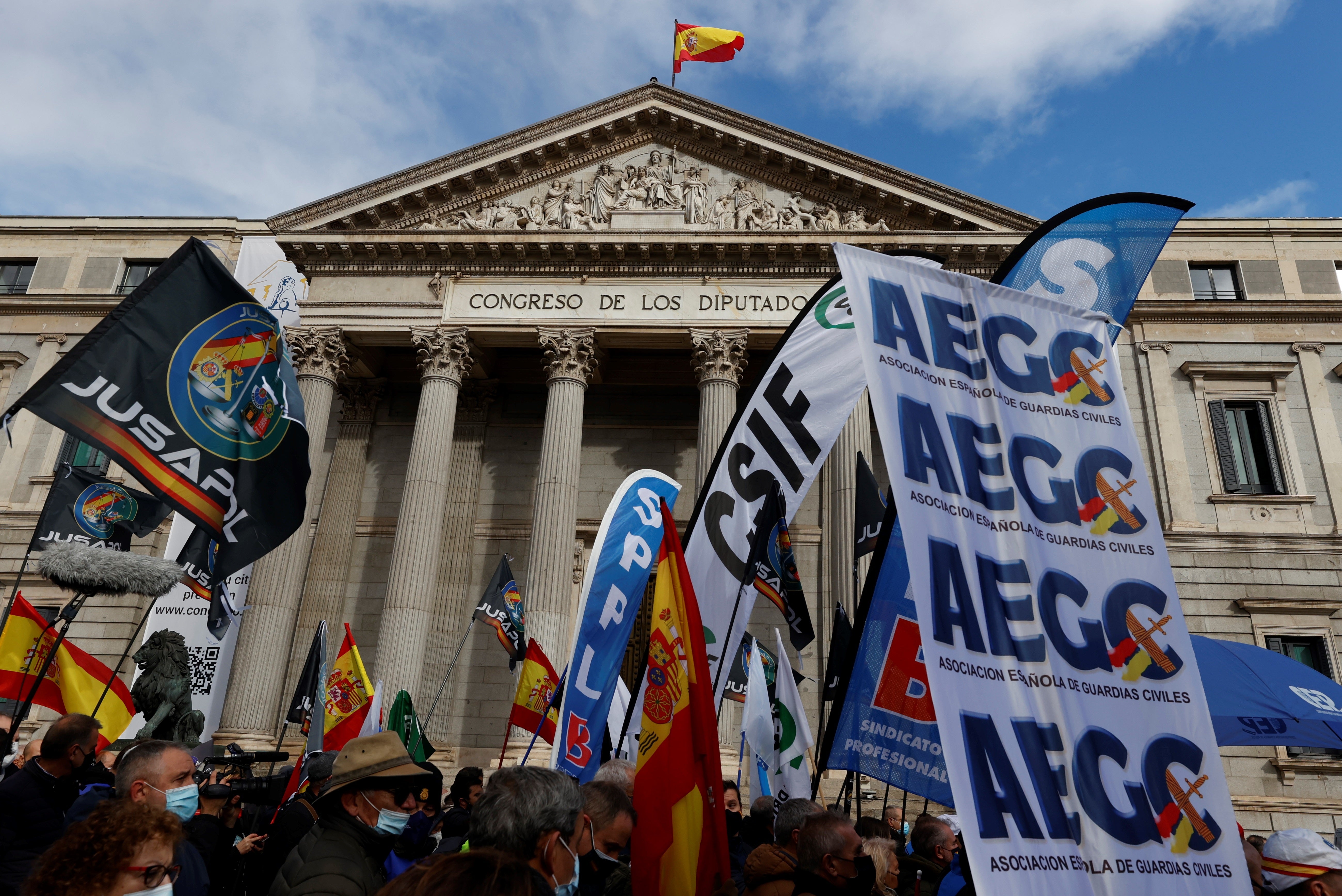 Policías y guardias civiles protestan en Madrid contra la reforma de la 'ley mordaza' Policías y guardias civiles protestan en Madrid contra la reforma de la 'ley mordaza'