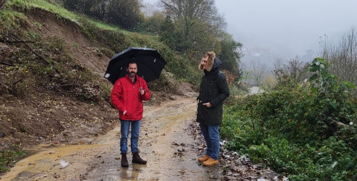 “Esperamos que haya recursos para solucionar cuanto antes los graves problemas que han generado las inundaciones en San Juan de Beleño y en todo el concejo de Ponga, con carreteras cortadas por argayos” “Esperamos que haya recursos para solucionar cuanto antes los graves problemas que han generado las inundaciones en San Juan de Beleño y en todo el concejo de Ponga, con carreteras cortadas por argayos”