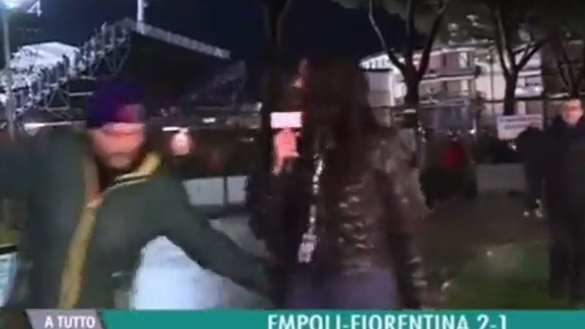 Indignación por el vídeo de un aficionado tocándole el culo a una reportera en directo Onda Cero Radio imagen