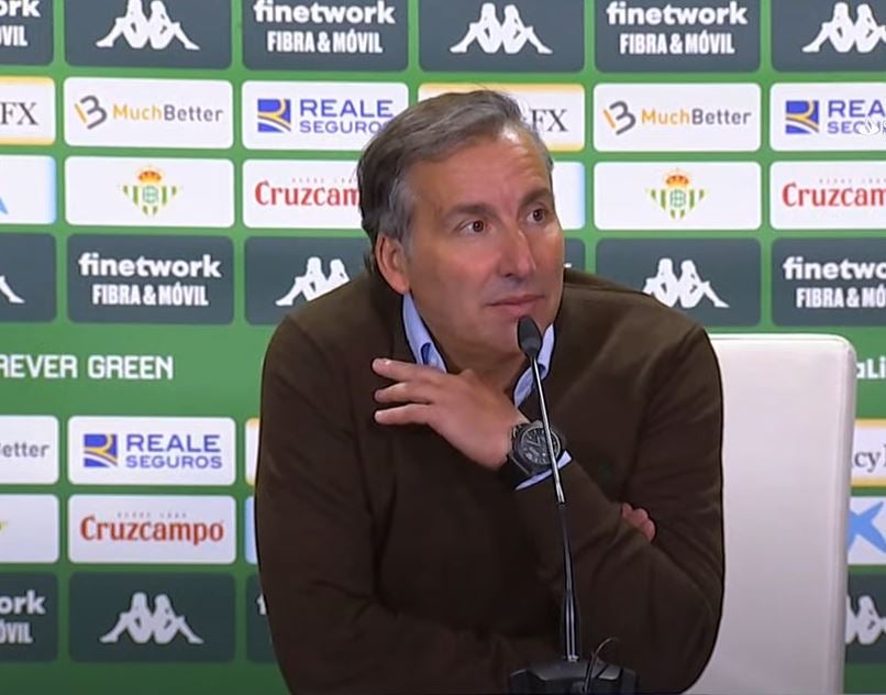 Javier Pereira y la dirección deportiva se enfrentan a su futuro Javier Pereira y la dirección deportiva se enfrentan a su futuro