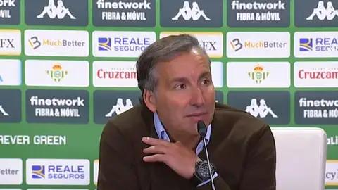 Javier Pereira en rueda de prensa Javier Pereira en rueda de prensa