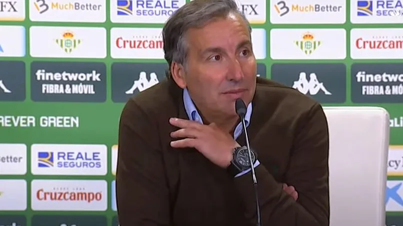 Javier Pereira en rueda de prensa Javier Pereira en rueda de prensa