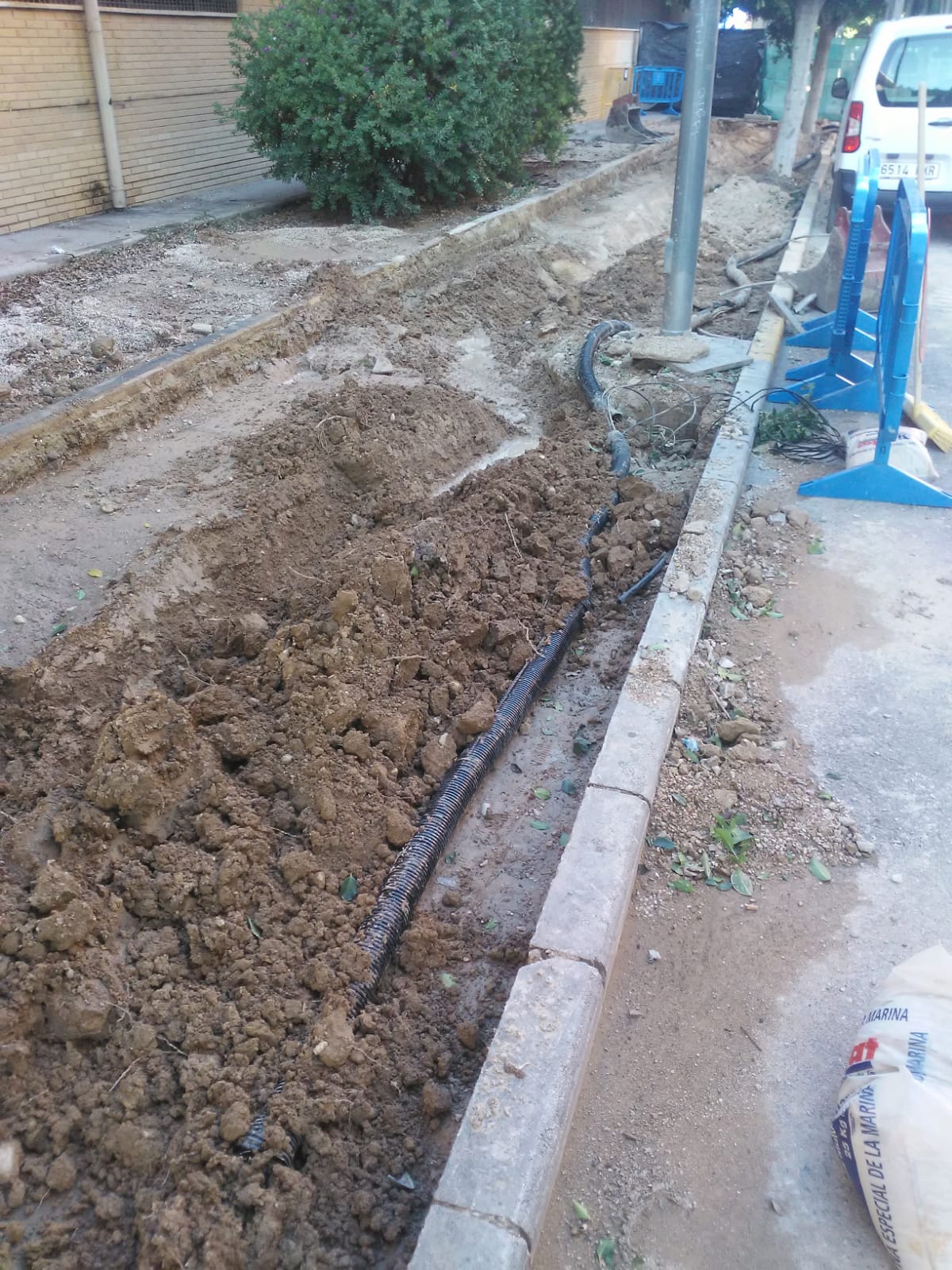 La Vila Joiosa inicia las obras en las aceras de Avda. dels Ensenyants y Diputada Ángela Llinares La Vila Joiosa inicia las obras en las aceras de Avda. dels Ensenyants y Diputada Ángela Llinares