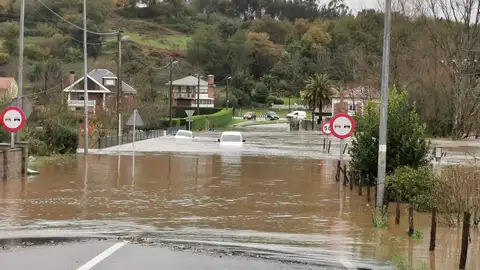 Carreteras cortadas en Piélagos Temporal de lluvia en Cantabria