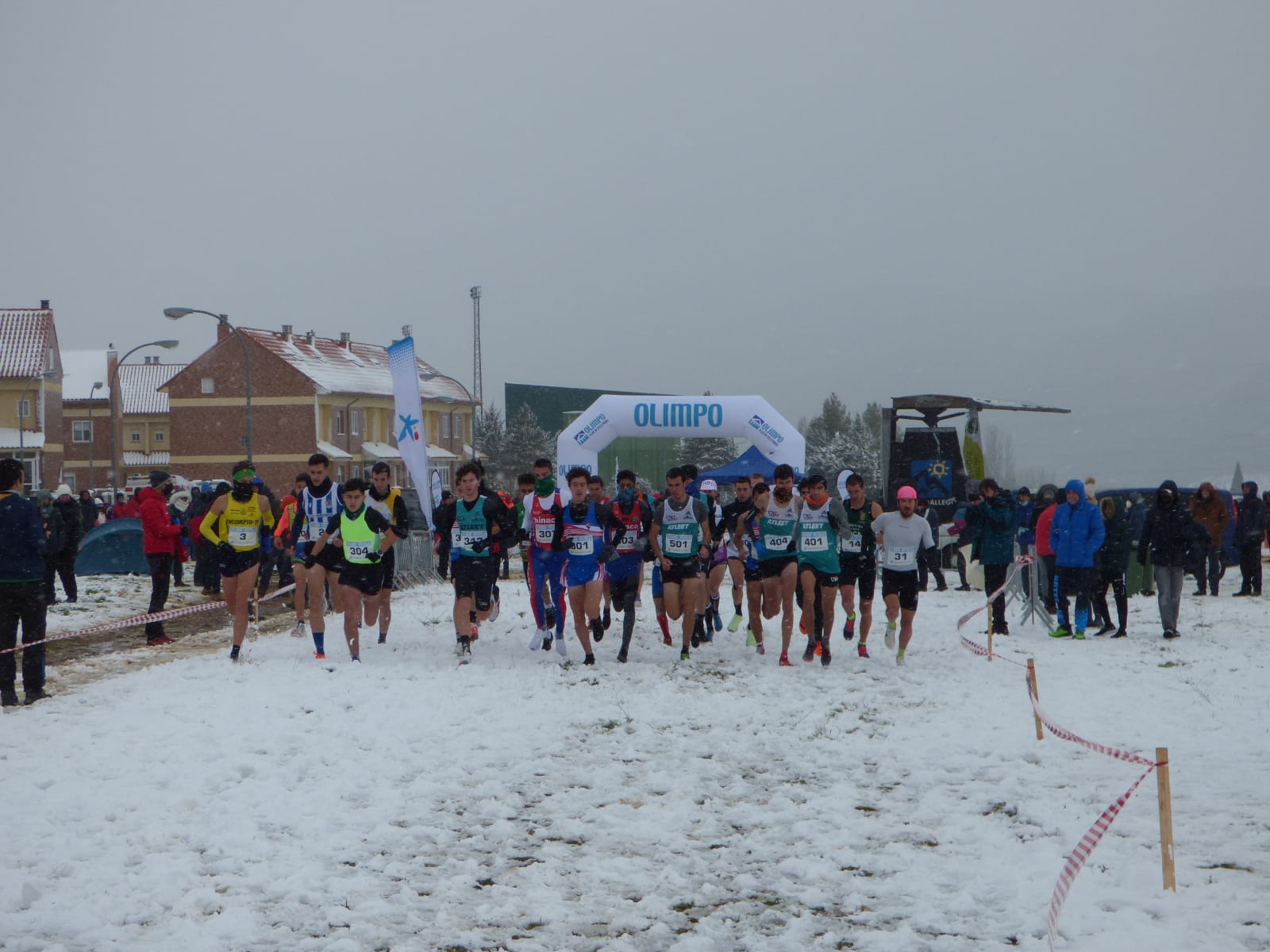 LI Cross de la Montaña sobre nieve LI Cross de la Montaña sobre nieve