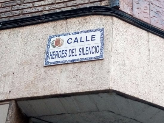 No hay silencio en la calle 'Héroes del Silencio' No hay silencio en la calle 'Héroes del Silencio'