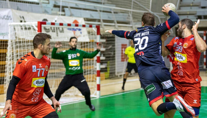 Nava y Segoviana empatan sus respectivos partidos en una jornada marcada por el frío Nava y Segoviana empatan sus respectivos partidos en una jornada marcada por el frío