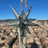 La estrella que corona la torre de la Sagrada Familia se iluminará el 8 de diciembre