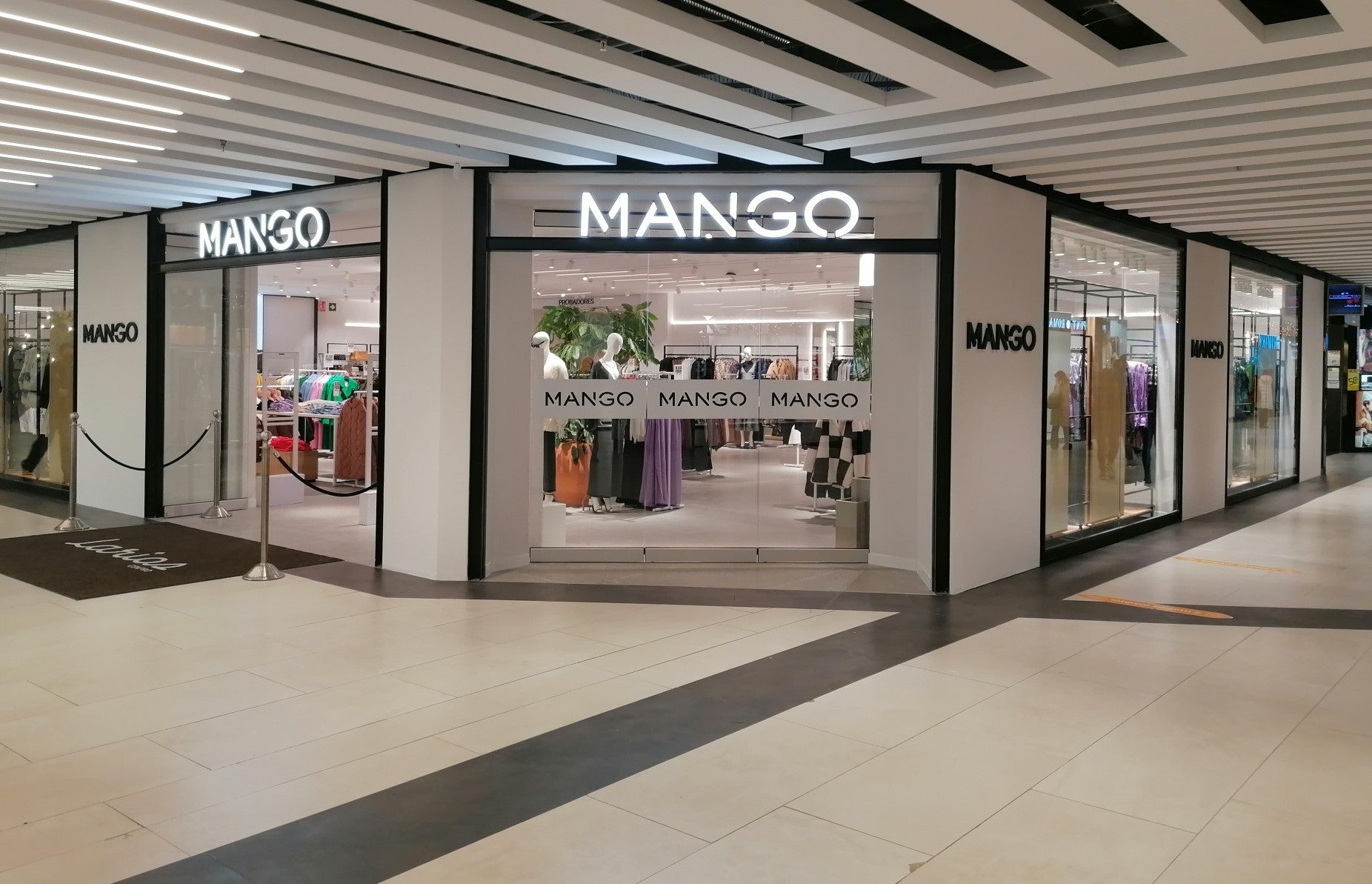 Larios Centro incorpora Mango a su oferta comercial con una nueva tienda de más de 300 m2 Larios Centro incorpora Mango a su oferta comercial con una nueva tienda de más de 300 m2