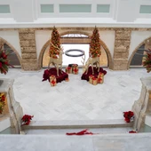 Una imagen del ayuntamiento de San Fernando decorado en su interior Una imagen del ayuntamiento de San Fernando decorado en su interior