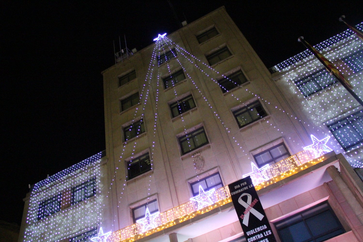 Vila-real inicia la Navidad con una fiesta infantil en la plaza y el tradicional encendido Vila-real inicia la Navidad con una fiesta infantil en la plaza y el tradicional encendido