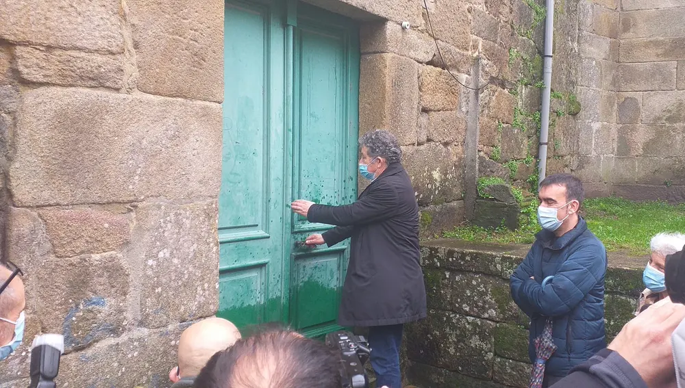 El alcalde de Pontevedra accediendo a Santa Clara. El alcalde de Pontevedra accediendo a Santa Clara.