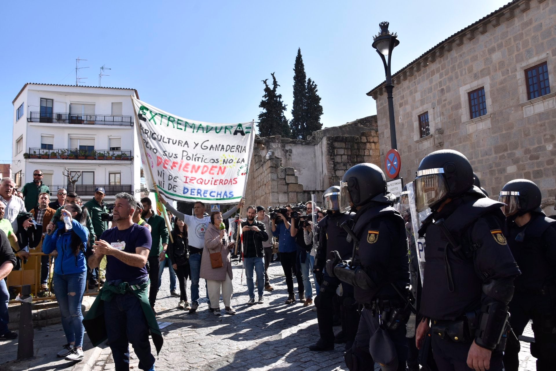 Cortes de tráfico el jueves desde las 11h hasta las 16h por la manifestación de agricultores Cortes de tráfico el jueves desde las 11h hasta las 16h por la manifestación de agricultores