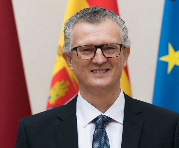 El Gobierno regional asegura que pedirá al Ministerio que acredite más plazas MIR para garantizar la asistencia en Atención Primaria El Gobierno regional asegura que pedirá al Ministerio que acredite más plazas MIR para garantizar la asistencia en Atención Primaria