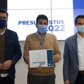 Javier Gutiérrez, Carlos Mazón y Eduardo Dolón presentan los presupuestos de la Diputación de 2022
