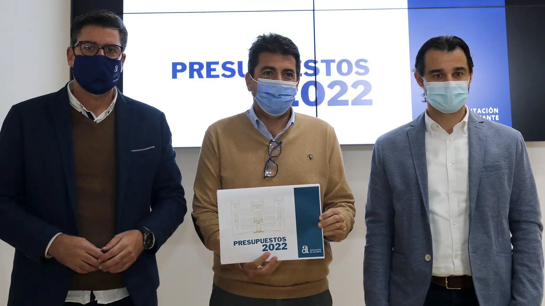 Javier Gutiérrez, Carlos Mazón y Eduardo Dolón presentan los presupuestos de la Diputación de 2022