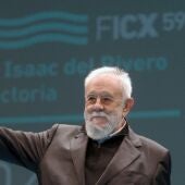 El director Gonzalo Suárez recibe el premio Isaac del Rivero en el Festival de Gijón