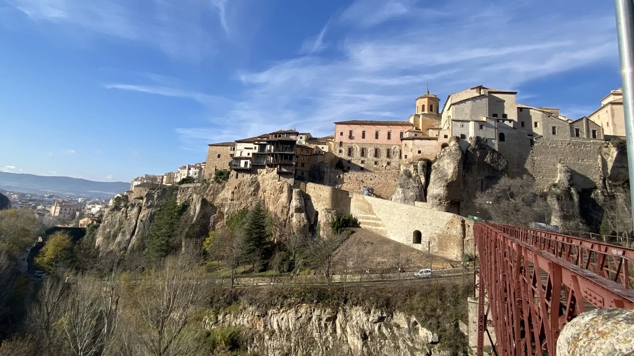 Este miércoles los operarios ultimaban las obras de reconstrucción del muro