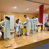 Esta dosis de recuerdo se administra a profesionales sanitarios que completaron la primovacunación Esta dosis de recuerdo se administra a profesionales sanitarios que completaron la primovacunación