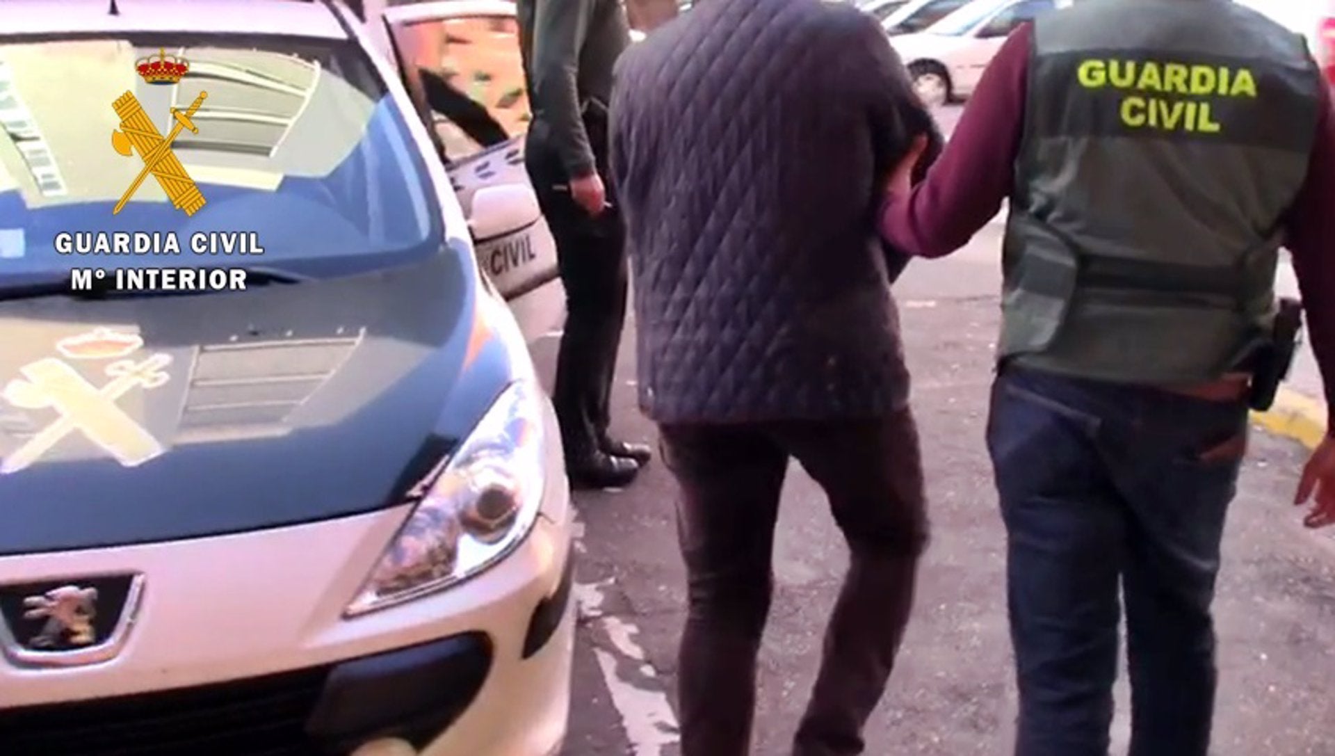 Desarticulada en Badajoz una organización que defraudaba el pago de impuestos en la transmisión de vehículos Desarticulada en Badajoz una organización que defraudaba el pago de impuestos en la transmisión de vehículos