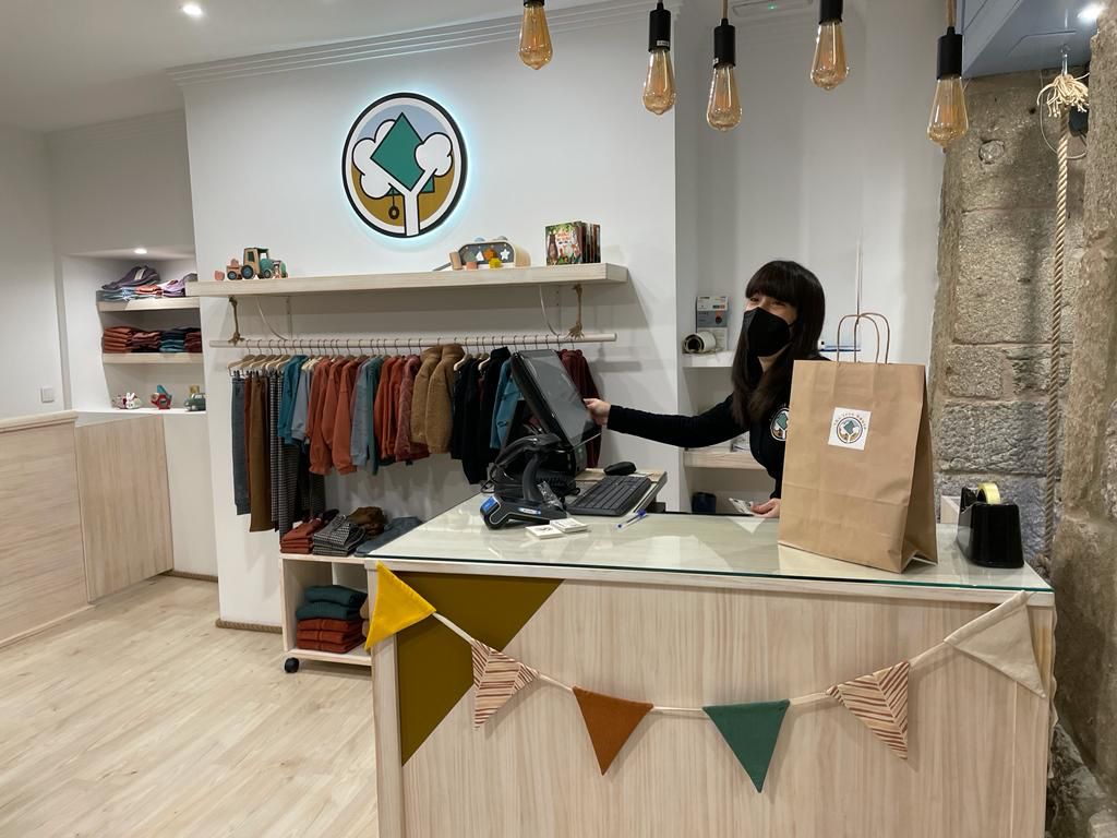 Bea Hervés y su casa en el árbol llena de moda sostenible Bea Hervés y su casa en el árbol llena de moda sostenible