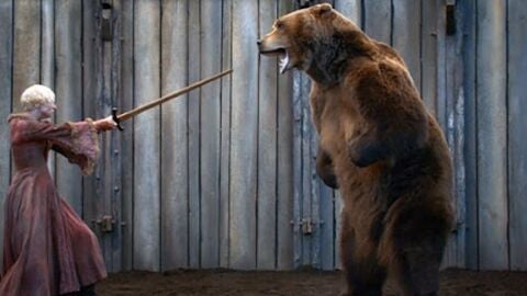 Bart the Bear II, en una escena junto Gwendoline Christie en 'Juego de Tronos'