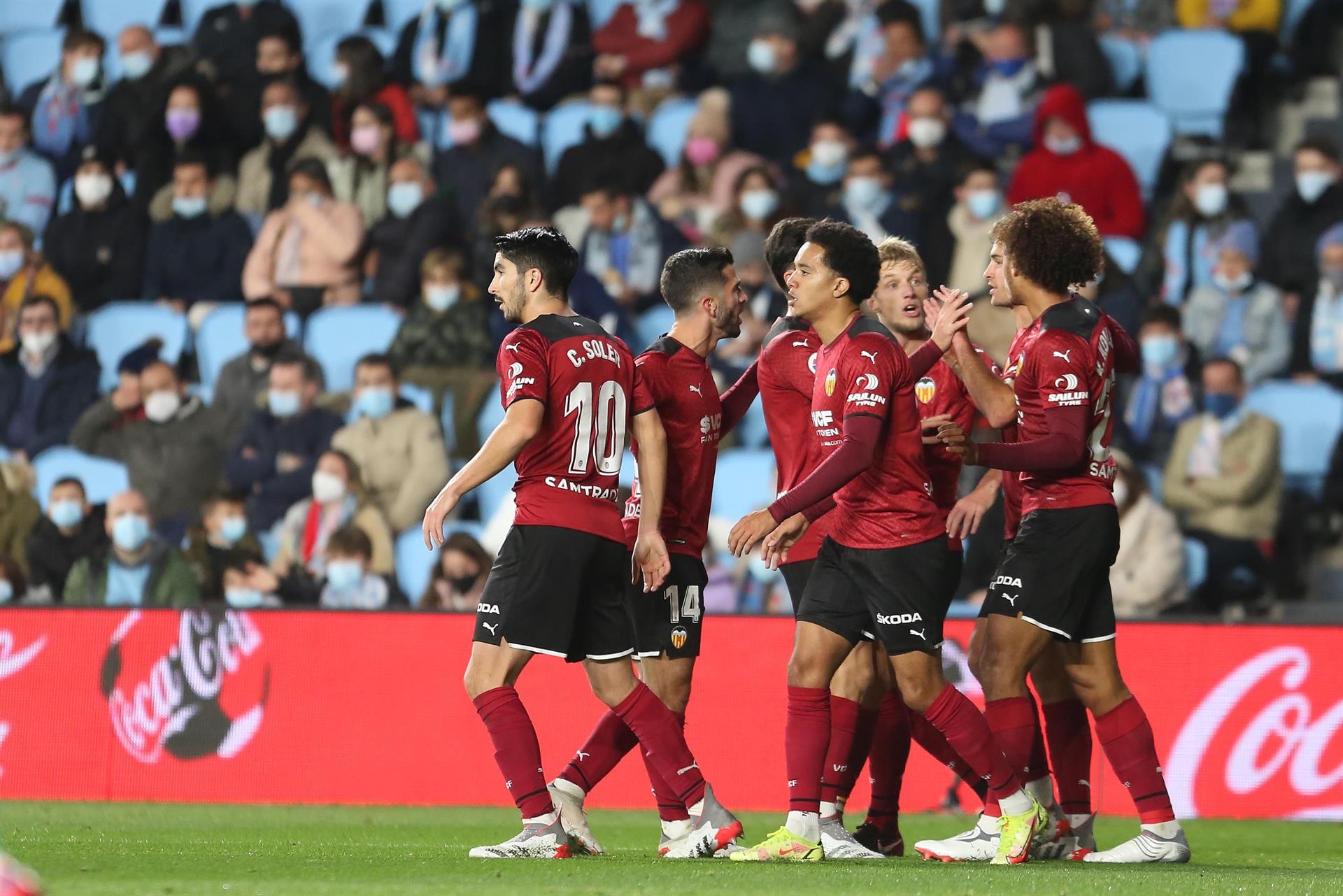 Hugo Duro y Maxi Gómez dan la victoria al Valencia frente al Celta de Vigo en Balaídos Hugo Duro y Maxi Gómez dan la victoria al Valencia frente al Celta de Vigo en Balaídos